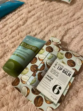 lait solaire et baume à lèvre coco