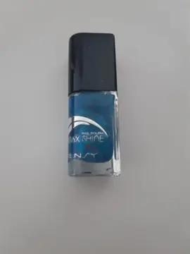 vernis à ongles bleu