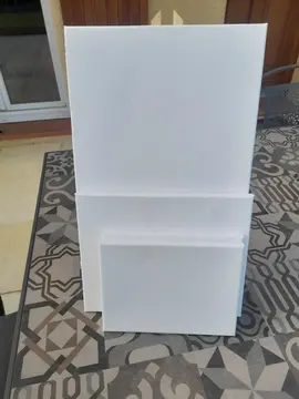 chevalet avec plusieurs modèles de tableaux