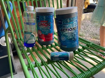 Lot de produits pour piscine