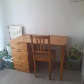 bureau en pin avec chaise