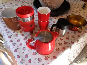 lot de tasses et théière