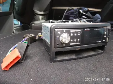 boitier ford focus + autoradio + connecteurs