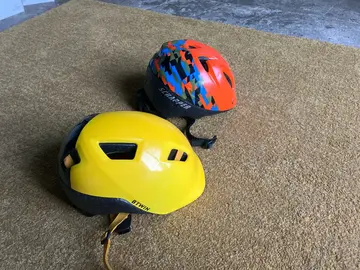 2 casques vélo enfants (XXS et XS)