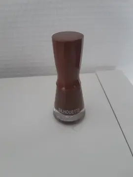 vernis à ongles marron