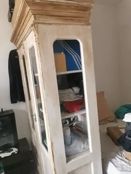 Armoire en bois blanc