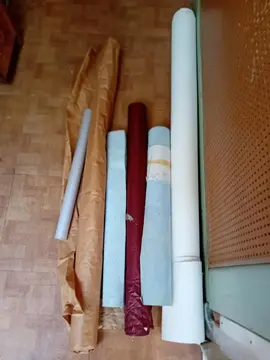 lot de rouleaux de papier divers pour activité loisirs.