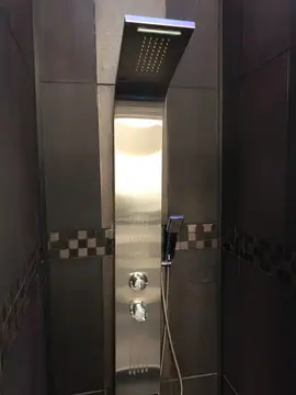 Colonne et porte de douche