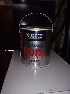un pot 2 litres peinture sous-couche bois microporeuse coloris blanc marque Nuance
