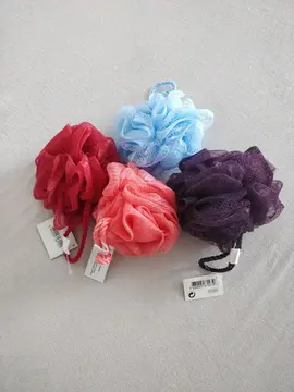 Donne 4 fleurs de douche neuves (avec étiquette)