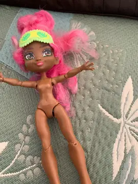 petite poupée