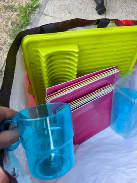 lot de vaisselle en plastique