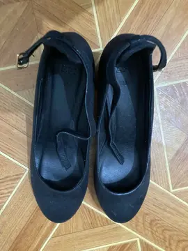 Chaussures bases à lanières noires