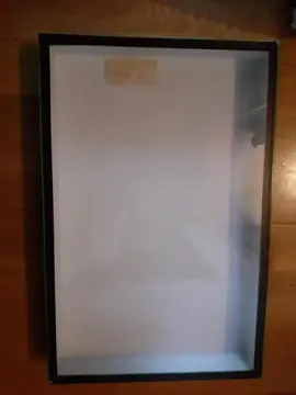 boite vitrine 25cm par 48cm.