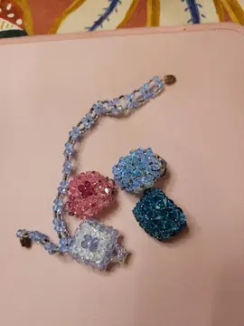 lot 4 bagues et 1 bracelet perles de swarovski