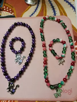 2 parures de bijoux pour baigneur, poupée, etc...