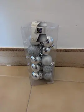 Lot de 16 petites boules de Noël argentées