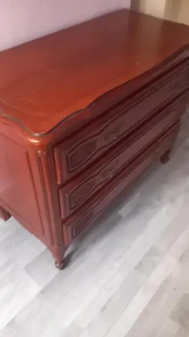 urgent ! donne cause déménagement une commode trois tiroirs très beau bois