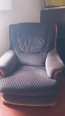 urgent ! cause déménagement m. je donne ce fauteuil traditionnel super confortable
