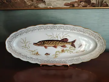 assiettes et plat décors poissons