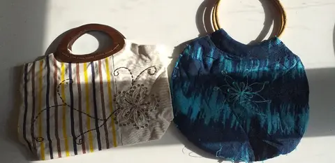 2 petits sacs estivaux ou de plage
