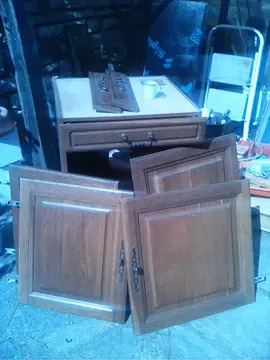 Meuble en formica plus portes en bois massif