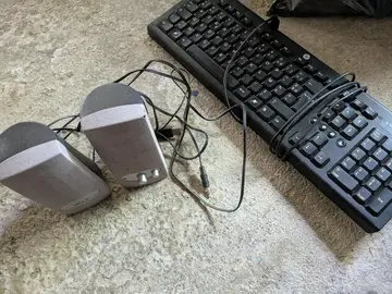 clavier + enceinte ordinateur