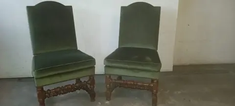 Une paire de chaise bois et tissus parfait état