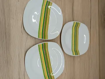 3 petites assiettes