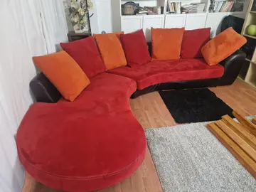 Grand canapé 4 places avec coussins – Bon état, très confortable