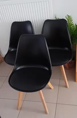 4 chaises scandinaves