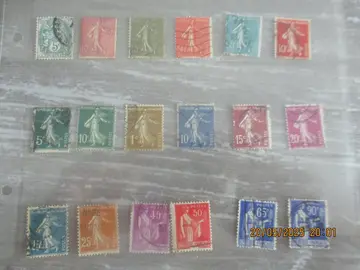 18 timbres oblitérés semeuse et paix