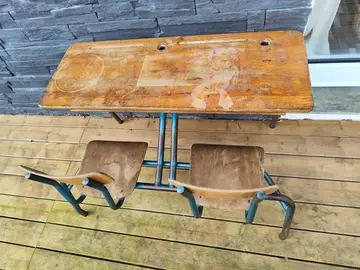 Donne bureau d'école