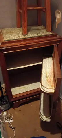 meuble en bois plein