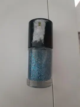 vernis bleu pailleté