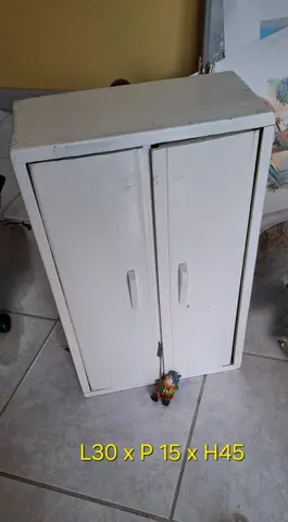 Armoire de poupée laqué blanc