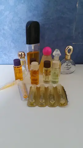 Échantillons de parfums et eaux de Cologne