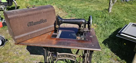 Machine à coudre ancienne Mundlos