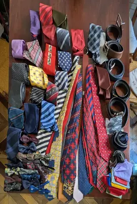 Lot de cravates, nœuds papillon et accessoires Homme