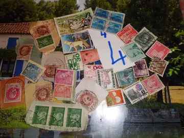 lot timbres monde 4
