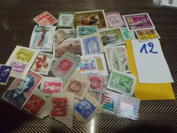 lot timbres monde 12