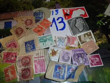 lot timbres monde 13