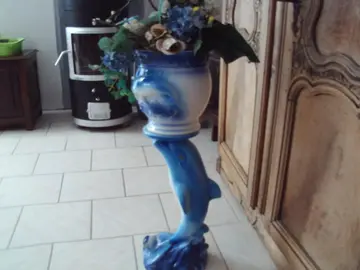 grande colonne avec son pot dauphin