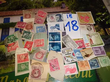 lot timbres monde 18