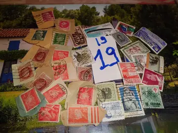 lot timbres monde 19
