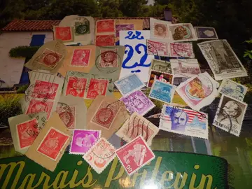 lot timbres monde 22