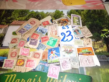 lot de timbres monde 23