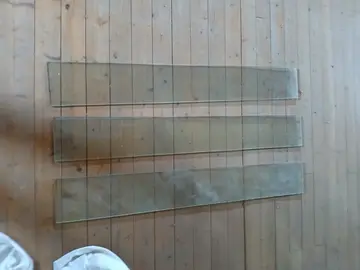 3 étagères de verre