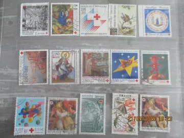 15 timbres oblitérés Croix-Rouge