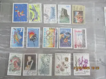 15 timbres oblitérés de France 1992